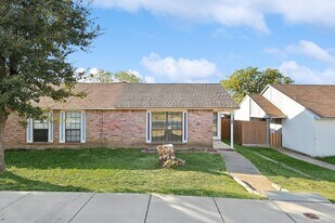 6033 Dooley Dr in The Colony, TX - Building Photo