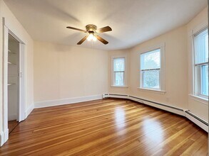 47 Tremont St, Unit 2 in Norwood, MA - Foto de edificio - Building Photo