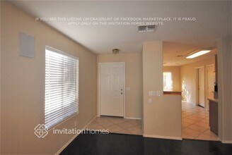 2423 S 82nd Ln in Phoenix, AZ - Foto de edificio - Building Photo