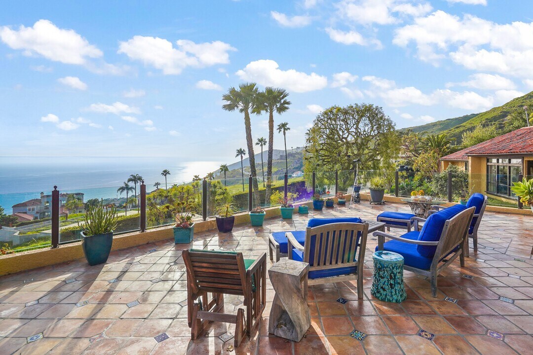 4244 Avenida de la Encinal in Malibu, CA - Building Photo