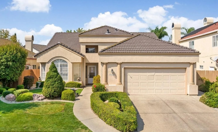 9058 Old Creek Dr in Elk Grove, CA - Building Photo