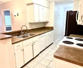 9901 Hundred Oaks Cir in Austin, TX - Building Photo - Building Photo