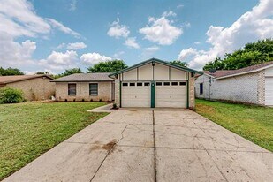 1538 Oakbrook St in Lancaster, TX - Building Photo