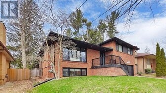 3170 The Credit Woodlands in Mississauga, ON - Building Photo