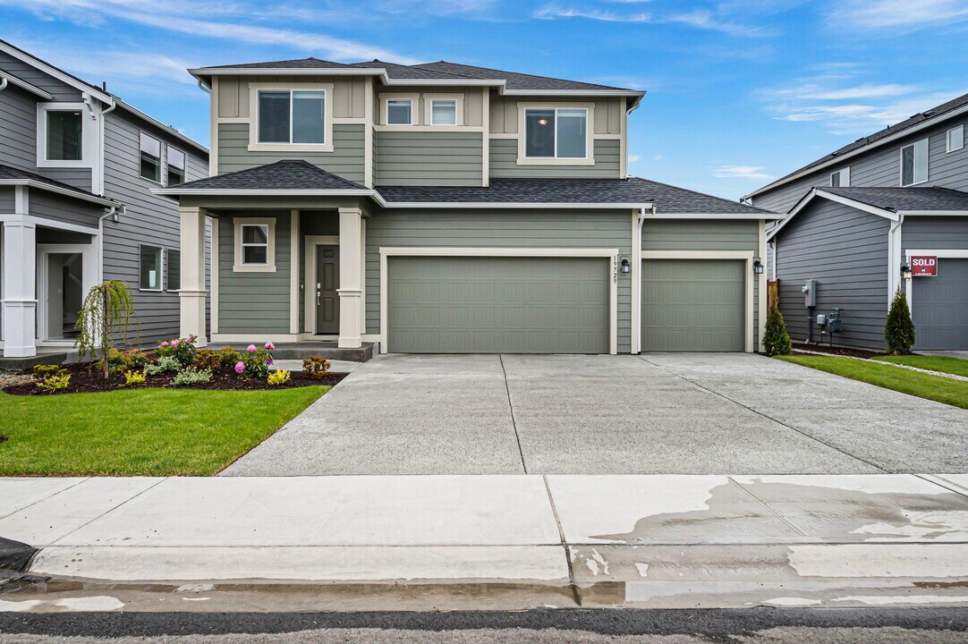 19729 137th Ave E in Graham, WA - Building Photo
