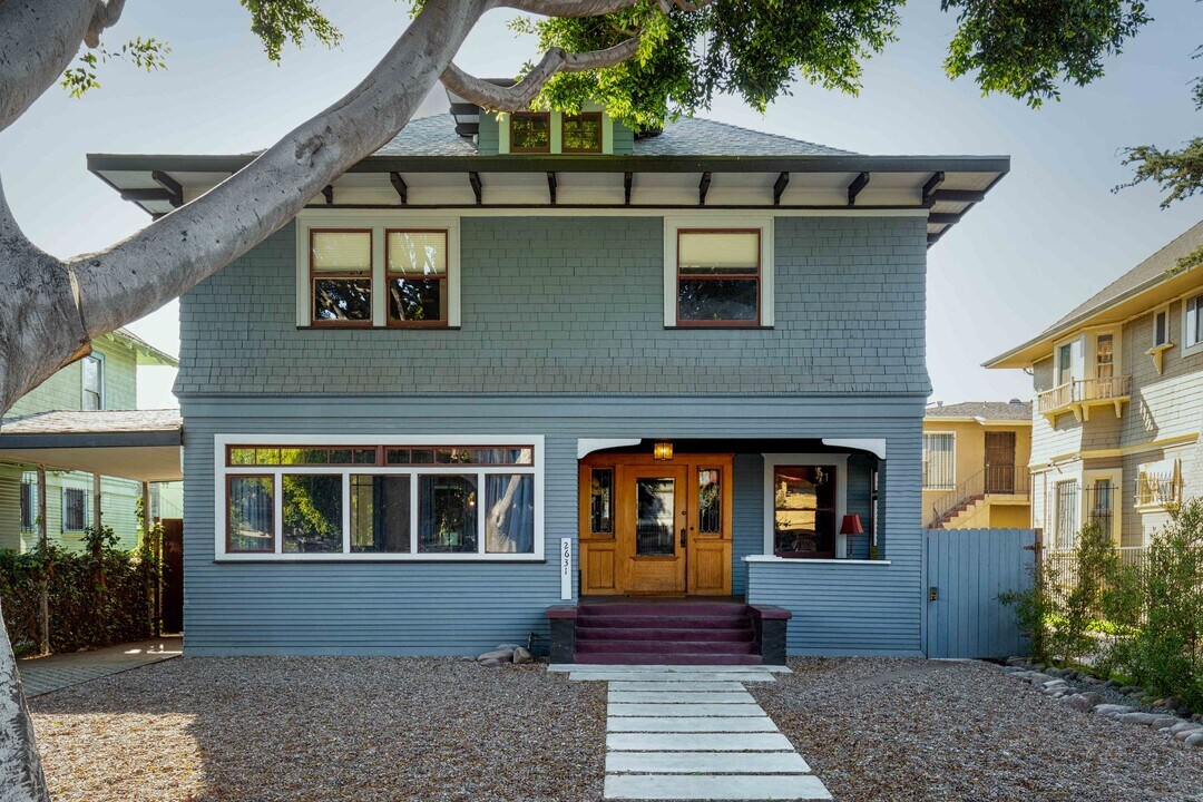 2631 Kenwood Ave in Los Angeles, CA - Foto de edificio