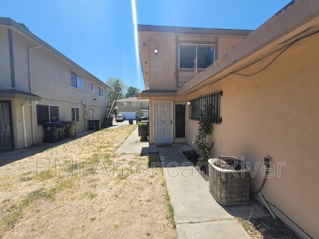 10 La Pera Ct in Sacramento, CA - Building Photo - Building Photo