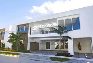 10250 NW 74th Terrace in Doral, FL - Building Photo