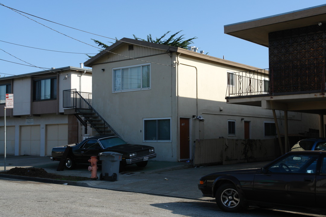 744 Masson Ave in San Bruno, CA - Foto de edificio