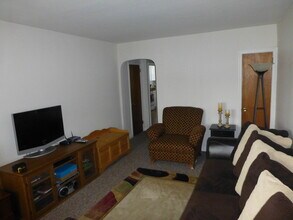 820 Derwyn Rd, Unit 820 Derwyn Rd Apt A in Drexel Hill, PA - Building Photo - Building Photo