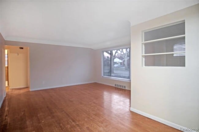 24101 Westhampton St in Oak Park, MI - Building Photo - Building Photo