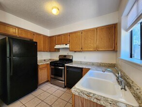 1682 Calle De Oriente Norte in Santa Fe, NM - Building Photo - Building Photo