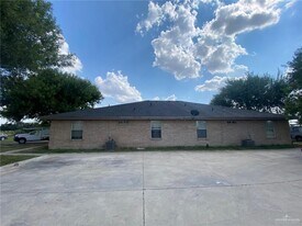 8 Venus Dr in Edinburg, TX - Building Photo