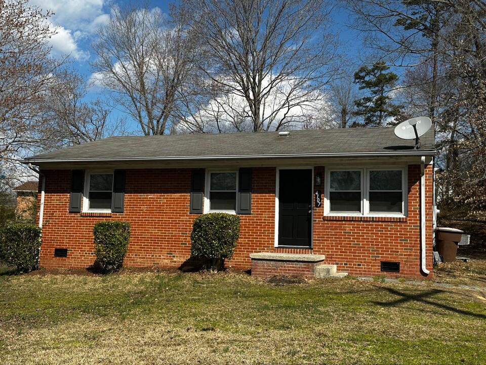 4107 Hampshire Dr in Greensboro, NC - Building Photo