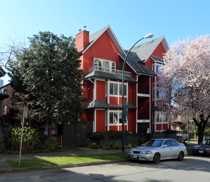 1388 Haro St in Vancouver, BC - Building Photo