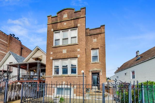 2436 W Diversey Ave in Chicago, IL - Building Photo