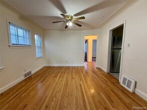 6120 Middlesex St in Dearborn, MI - Building Photo - Building Photo