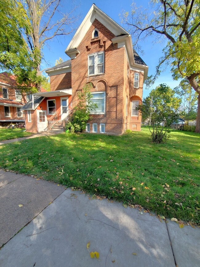 210 N Fremont St, Unit 1 in River Falls, WI - Building Photo - Building Photo