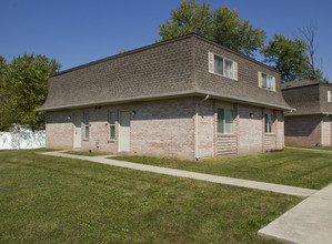 Sharon Court Townhomes in Hebron, OH - Building Photo - Building Photo