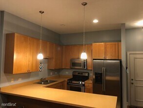 2437 W Ainslie St in Chicago, IL - Building Photo - Building Photo