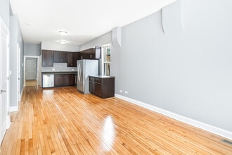 2144 W Potomac Ave in Chicago, IL - Foto de edificio - Building Photo