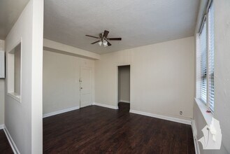 3346 N Marshfield Ave, Unit 209 in Chicago, IL - Foto de edificio - Building Photo