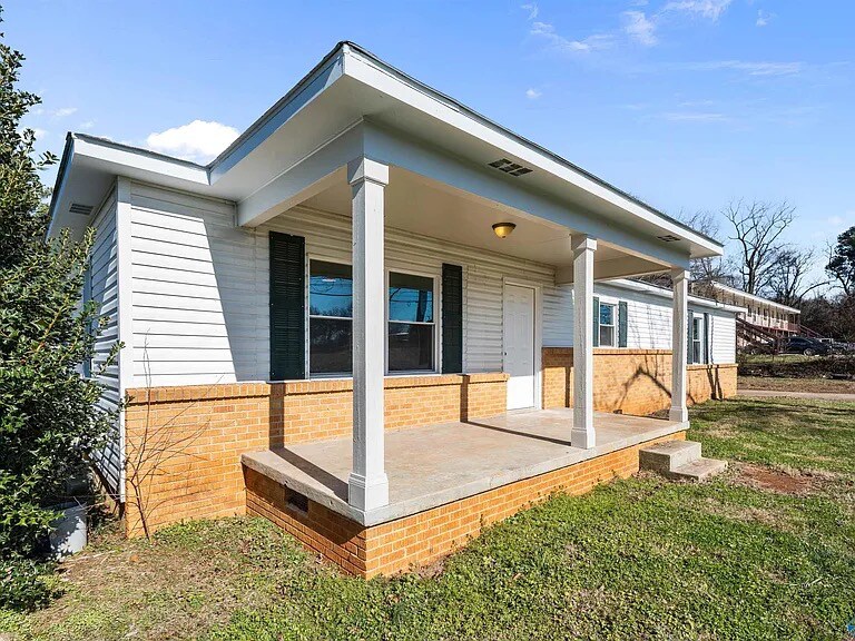 5624 NW Oakwood Rd in Huntsville, AL - Building Photo