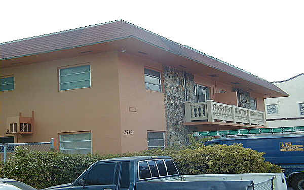 2735 E 4th Ave in Hialeah, FL - Building Photo - Building Photo