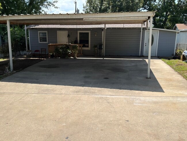 property at 3708 S Jones St