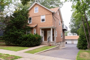 110 Liberty St in Ridgewood, NJ - Building Photo