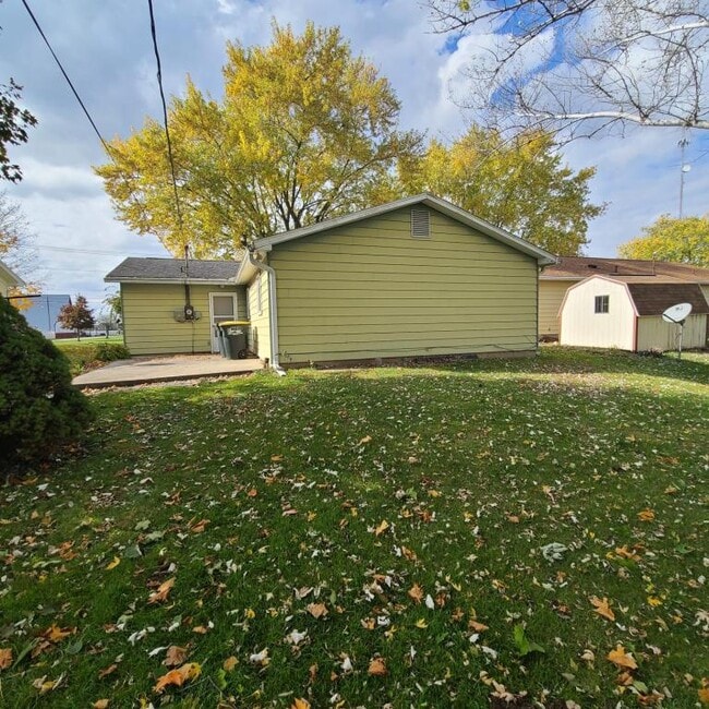 912 East Ave in Kendallville, IN - Building Photo - Building Photo