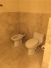 7939 East Dr-Unit -1001 in North Bay Village, FL - Foto de edificio - Building Photo