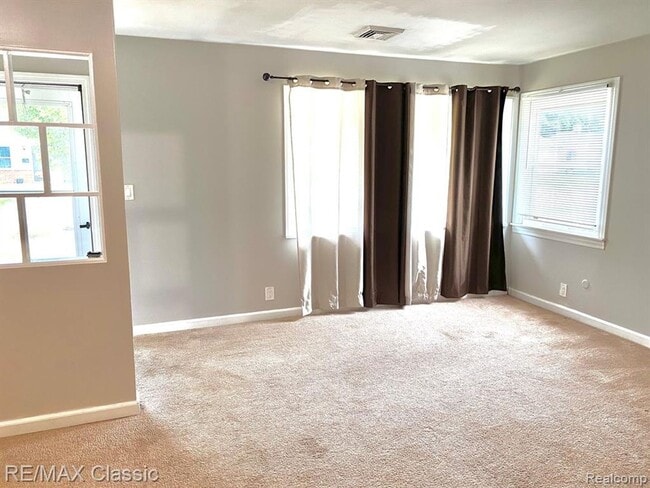 22011 Blackstone St in Oak Park, MI - Building Photo - Building Photo