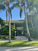 260 Sunrise Dr in Key Biscayne, FL - Building Photo - Building Photo