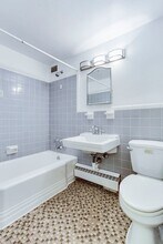 4200 Cathedral Ave NW in Washington, DC - Foto de edificio - Building Photo