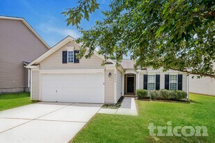 6211 Whispering Brook Ct in Charlotte, NC - Building Photo