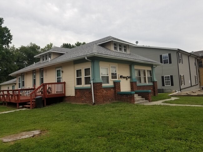 417 Saint Louis Rd, Unit B