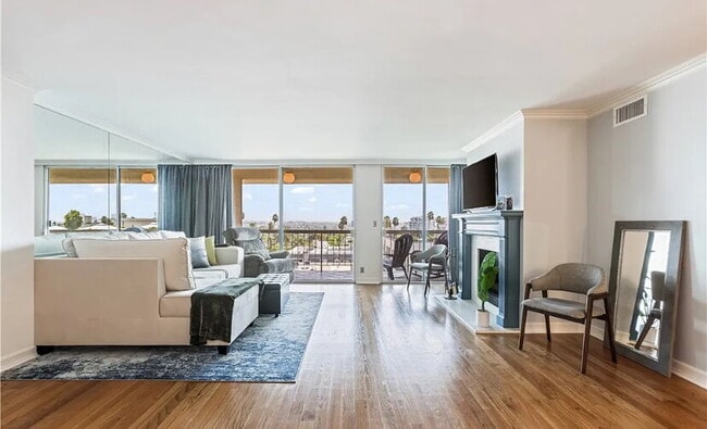 property at 441 N Oakhurst Dr