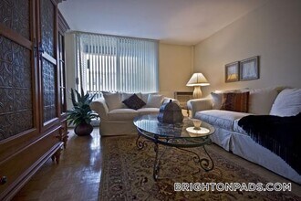1455 Commonwealth Ave in Boston, MA - Building Photo - Building Photo