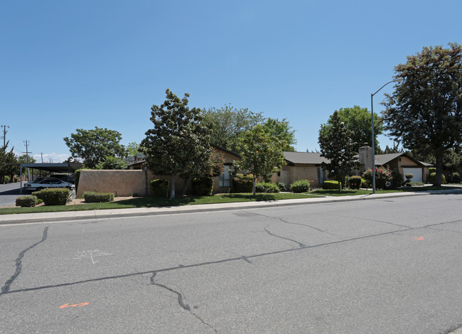 Music Ave. Apartments in Clovis, CA - Foto de edificio - Building Photo