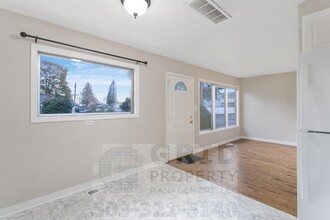 8705 SE Pardee St in Portland, OR - Building Photo - Building Photo