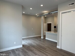 907 Leland St in Philadelphia, PA - Building Photo - Building Photo