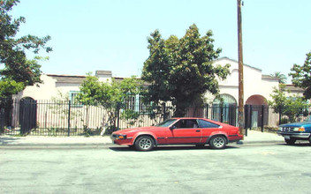 1153 E 61st St in Los Angeles, CA - Building Photo - Building Photo