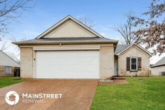 10426 Redmond Cir N in Cordova, TN - Foto de edificio - Building Photo