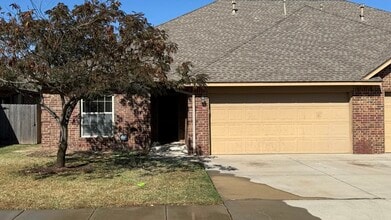 11415 NW 121st Pl in Yukon, OK - Building Photo - Building Photo