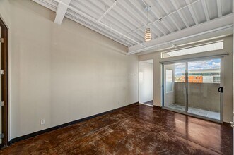 701 Shadow Ln in Las Vegas, NV - Building Photo - Building Photo