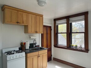 83 Orchard St, Unit 3 in Cambridge, MA - Foto de edificio - Building Photo
