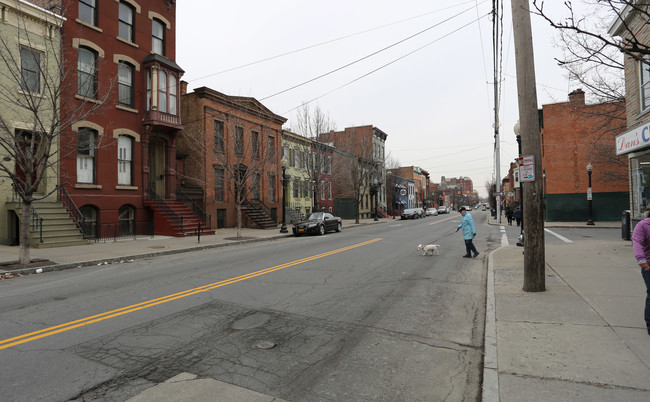 285 Lark St in Albany, NY - Foto de edificio - Building Photo