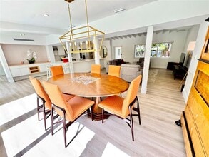 365 Caribbean Rd in Key Biscayne, FL - Foto de edificio - Building Photo