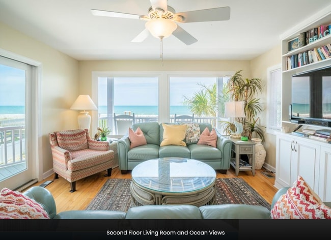 458 Fort Fisher Blvd N in Kure Beach, NC - Building Photo - Building Photo
